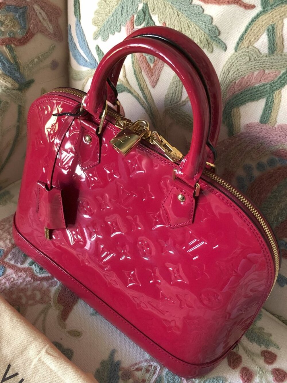 LOUIS VUITTON Vernis Alma PM Monogram Red Leather Handbag